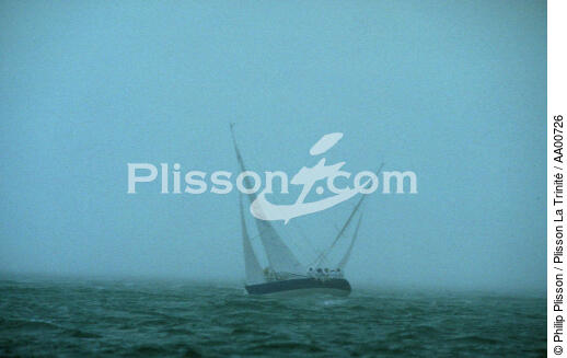 Entraînement d'hiver sous la brume. - © Philip Plisson / Plisson La Trinité / AA00726 - Photo Galleries - Plage de Donnant