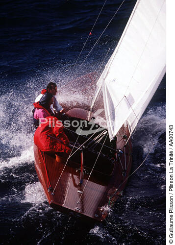 Equipage en manoeuvre pendant le championnat du monde de 5,5 m. - © Guillaume Plisson / Plisson La Trinité / AA00743 - Nos reportages photos - Yachting