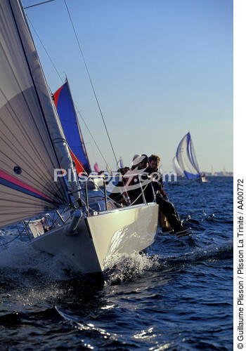 Proue d'un voilier en contre jour. - © Guillaume Plisson / Plisson La Trinité / AA00772 - Nos reportages photos - Elément d'un bateau