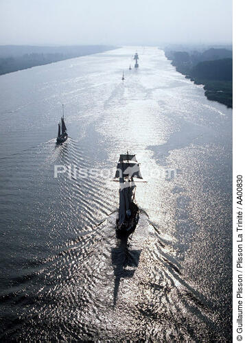 Le Belem pendant l'Armada. - © Guillaume Plisson / Plisson La Trinité / AA00830 - Nos reportages photos - Contre-jour