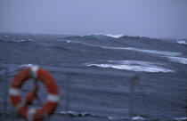 Vague vue d'un bateau. © Philip Plisson / Plisson La Trinité / AA00908 - Photo Galleries - Storm at sea