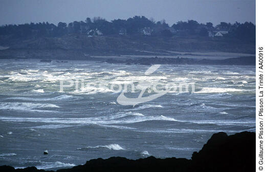 Gros temps sur la côte... - © Guillaume Plisson / Plisson La Trinité / AA00916 - Nos reportages photos - Gros temps