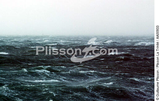 Ciel brumeux et mer agitée. - © Guillaume Plisson / Plisson La Trinité / AA00933 - Photo Galleries - Heavy swell