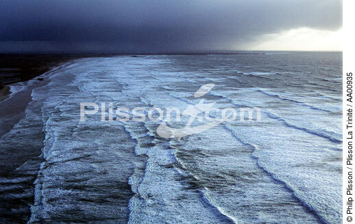 Train de vagues. - © Philip Plisson / Plisson La Trinité / AA00935 - Photo Galleries - Wave