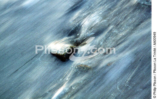 Effet dans le courant d'une rivière. - © Philip Plisson / Plisson La Trinité / AA00949 - Nos reportages photos - Hydrologie