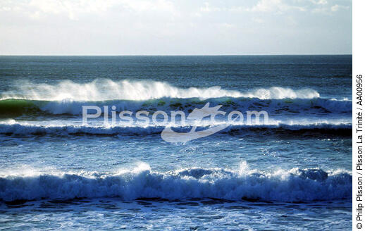 Déferlement des vagues sur le littoral. - © Philip Plisson / Plisson La Trinité / AA00956 - Photo Galleries - Series of waves