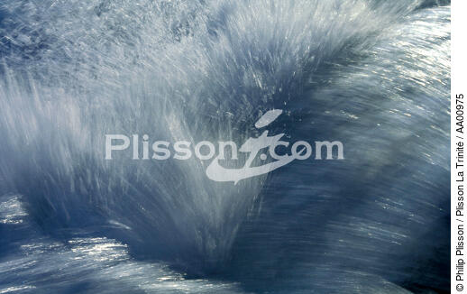 Eclat d'une vague. - © Philip Plisson / Plisson La Trinité / AA00975 - Nos reportages photos - Ecume