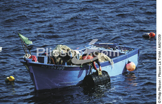 Pêcheurs sur un caseyeur. - © Philip Plisson / Plisson La Trinité / AA01039 - Nos reportages photos - Pêche