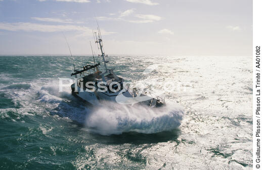 Eclat de lumière sur le Monica II. - © Guillaume Plisson / Plisson La Trinité / AA01082 - Nos reportages photos - Activité maritime