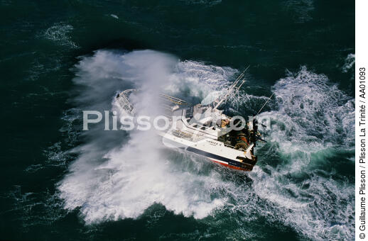 Le Monica II sous un gros temps. - © Guillaume Plisson / Plisson La Trinité / AA01093 - Photo Galleries - Inshore fishing