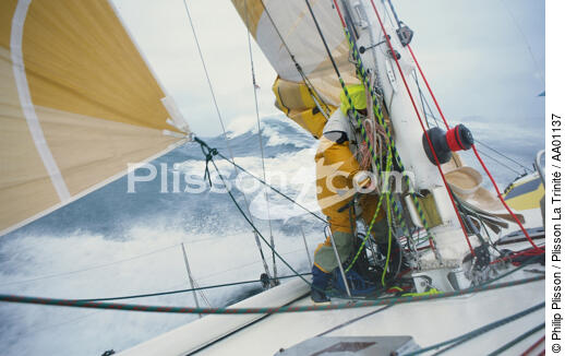 Monocoque sur mer formée - © Philip Plisson / Plisson La Trinité / AA01137 - Photo Galleries - Various terms