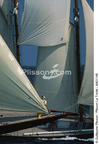 Equipier dans la voilure du Velsheda. - © Guillaume Plisson / Plisson La Trinité / AA01148 - Photo Galleries - J Class yacht