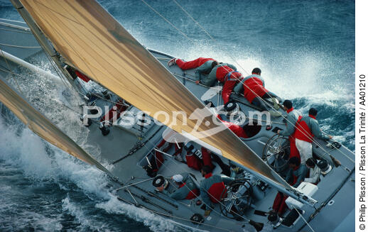French Kiss in the waves. - © Philip Plisson / Plisson La Trinité / AA01210 - Photo Galleries - America's Cup