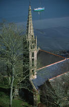 Eglise en bordure de la rivière de L'Elorn. © Philip Plisson / Plisson La Trinité / AA01271 - Photo Galleries - Brittany