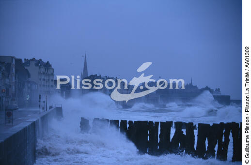 Tempête à Saint Malo sur Le Sillon. - © Guillaume Plisson / Plisson La Trinité / AA01302 - Photo Galleries - Weather