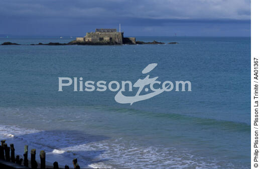 Le Fort National en face de Saint-Malo. - © Philip Plisson / Plisson La Trinité / AA01367 - Nos reportages photos - Monument historique