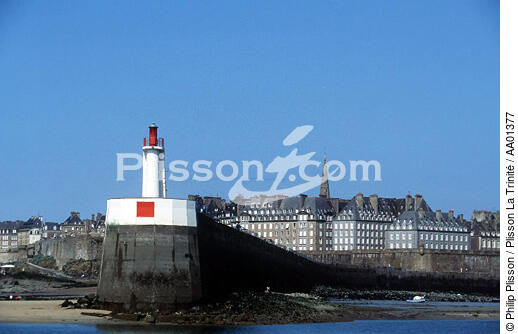 Le Môle des Noires à Saint-Malo. - © Philip Plisson / Plisson La Trinité / AA01377 - Nos reportages photos - Site [35]