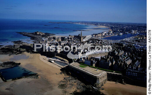 Vue sur Saint-Malo intra-muros. - © Philip Plisson / Plisson La Trinité / AA01378 - Photo Galleries - Emerald Coast [The]