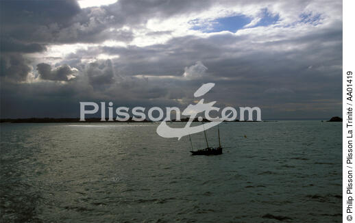 Voilier de tradition à Cancale. - © Philip Plisson / Plisson La Trinité / AA01419 - Photo Galleries - Cloud-break
