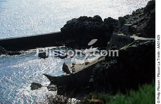 Canot de pêche au port de Plogoff. - © Philip Plisson / Plisson La Trinité / AA01429 - Photo Galleries - Rowing boat