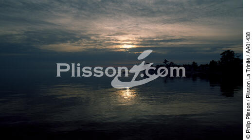 Loctudy au crépuscule. - © Philip Plisson / Plisson La Trinité / AA01438 - Nos reportages photos - Finistère
