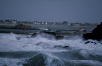 Tempête sur Penmarc'h et Saint-Guénolé. © Philip Plisson / Plisson La Trinité / AA01445 - Photo Galleries - Storm at sea