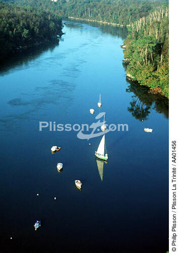 Mouillage sur l'Odet. - © Philip Plisson / Plisson La Trinité / AA01456 - Photo Galleries - River