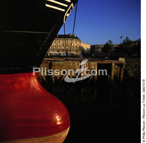 Cargo dans le port de Nantes. - © Philip Plisson / Plisson La Trinité / AA01519 - Nos reportages photos - Etraves