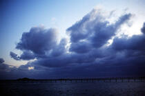 Gros nuage au dessus de Roscoff. © Philip Plisson / Plisson La Trinité / AA01619 - Nos reportages photos - Ciel