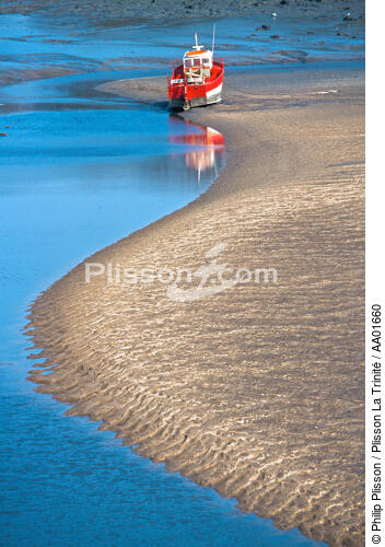 Fishing boat in the Aber Wrac'h. - © Philip Plisson / Plisson La Trinité / AA01660 - Photo Galleries - Finistère