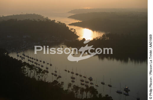 Coucher de soleil sur le belon. - © Philip Plisson / Plisson La Trinité / AA01669 - Photo Galleries - Belon [The]