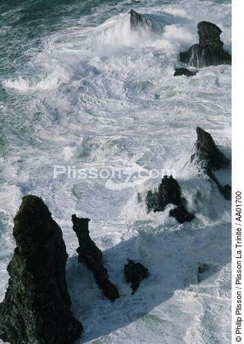 Les Aiguilles de Port-Coton. - © Philip Plisson / Plisson La Trinité / AA01700 - Nos reportages photos - Port-Coton [Aiguilles de]
