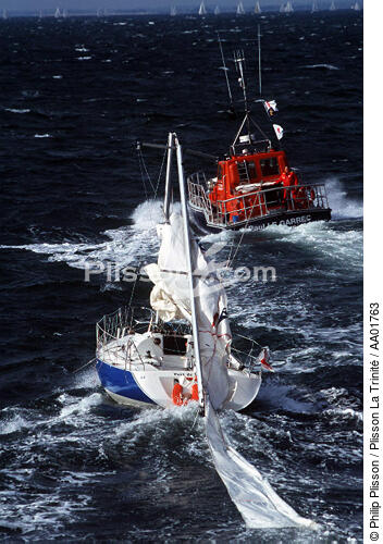 Sauvetage au large de la Trinité-sur-mer. - © Philip Plisson / Plisson La Trinité / AA01763 - Photo Galleries - Lifesaving at sea