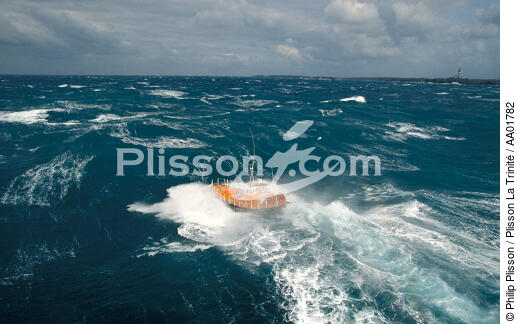 Le canot d'Ouessant dans la tempête. - © Philip Plisson / Plisson La Trinité / AA01782 - Photo Galleries - Lifesaving at sea