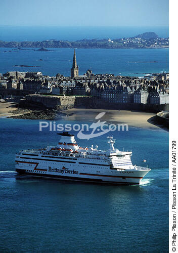 Le Bretagne à Saint-Malo. - © Philip Plisson / Plisson La Trinité / AA01799 - Photo Galleries - Emerald Coast [The]