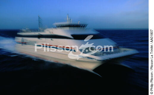 Ferry navispace de Emeraude Lines. - © Philip Plisson / Plisson La Trinité / AA01807 - Nos reportages photos - Ferry