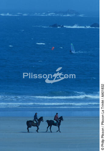 Randonnée équestre sur la plage. - © Philip Plisson / Plisson La Trinité / AA01832 - Photo Galleries - Nautical sports
