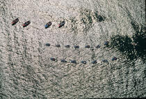 Bateaux au mouillage en contre-jour. © Guillaume Plisson / Plisson La Trinité / AA01868 - Nos reportages photos - Contre-jour