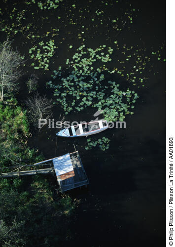 Barque sur le Canal de Nantes à Brest. - © Philip Plisson / Plisson La Trinité / AA01893 - Photo Galleries - Nantes to Brest Canal