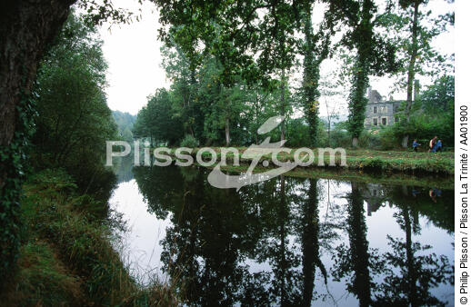 Ballade sur le Canal de Nantes à Brest. - © Philip Plisson / Plisson La Trinité / AA01900 - Photo Galleries - Reflection