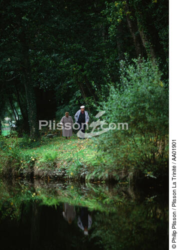 Couple sur le allage du Canal de Nantes à brest. - © Philip Plisson / Plisson La Trinité / AA01901 - Nos reportages photos - Hydrologie
