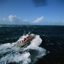 Le canot de sauvetage de Molène. © Philip Plisson / Plisson La Trinité / AA01976 - Photo Galleries - Lifesaving at sea