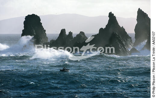 Pêche en Galice, proche du phare Cabo Ortegal. - © Philip Plisson / Plisson La Trinité / AA02107 - Nos reportages photos - Côte sauvage