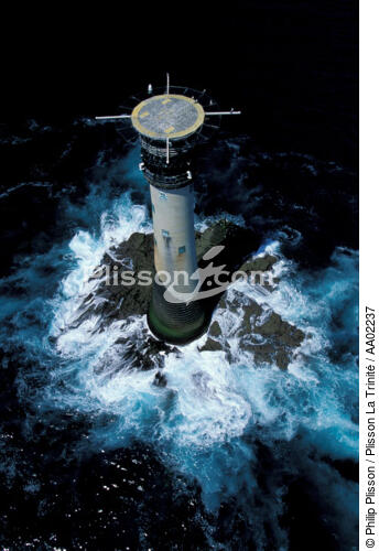Le phare de Wolf Rock en Angleterre. - © Philip Plisson / Plisson La Trinité / AA02237 - Nos reportages photos - Cornouailles
