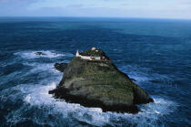 Phare de Bull Rock. © Philip Plisson / Plisson La Trinité / AA02339 - Nos reportages photos - Irlande, l'île verte
