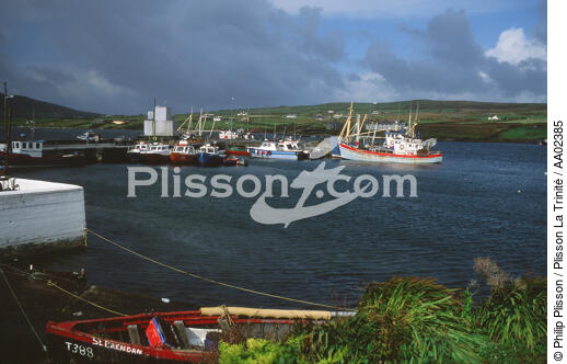 Port de portmagee. - © Philip Plisson / Plisson La Trinité / AA02385 - Nos reportages photos - Nuage