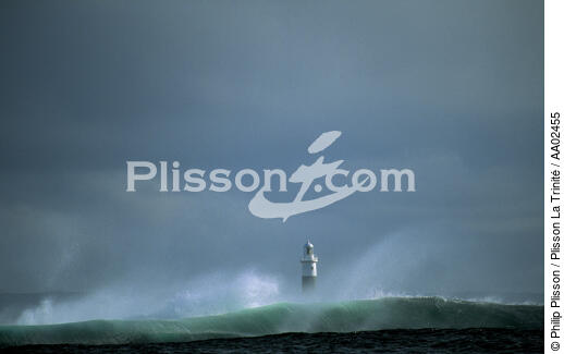 Lumière irlandaise sur le phare d'Inisheer. - © Philip Plisson / Plisson La Trinité / AA02455 - Nos reportages photos - Site [Irl]