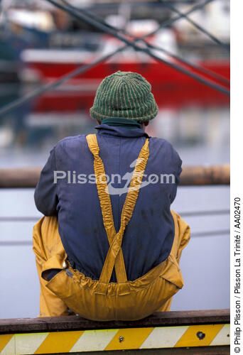 Pêcheur en Irlande. - © Philip Plisson / Plisson La Trinité / AA02470 - Nos reportages photos - Pêcheur