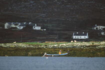 Pêcheur en Irlande. © Philip Plisson / Plisson La Trinité / AA02522 - Nos reportages photos - Bateau de pêche