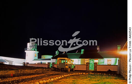 Phare/maison d'ôte de Clare Island, la nuit. - © Philip Plisson / Plisson La Trinité / AA02543 - Nos reportages photos - Hotel